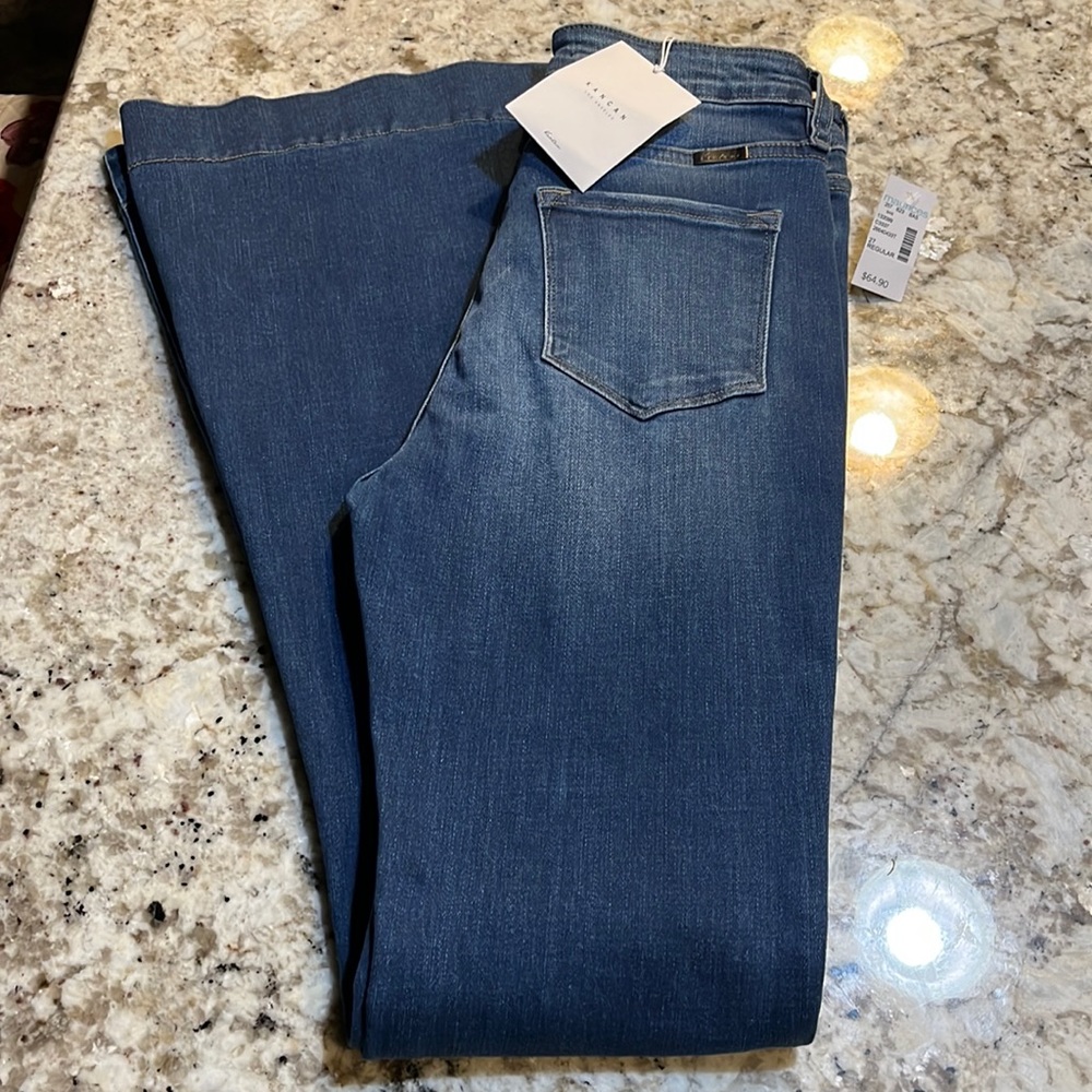 New with tags! Kancan jeans size 7/27! High rise super flares!